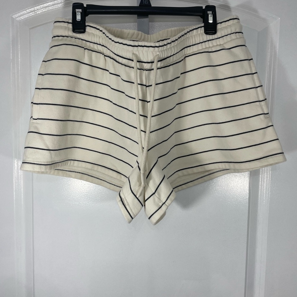 Universal Thread Striped Women's Shorts Size Large CB-108